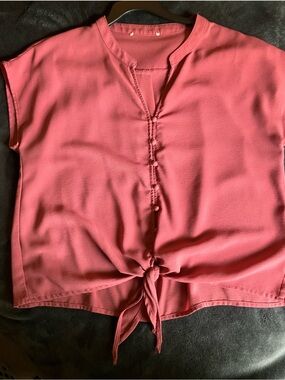 Sleeveless Coral Button-Front Blouse w Tie Front Detail